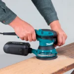 Lixadeira Elétrica 300W Makita BO5041 - Imagem 5