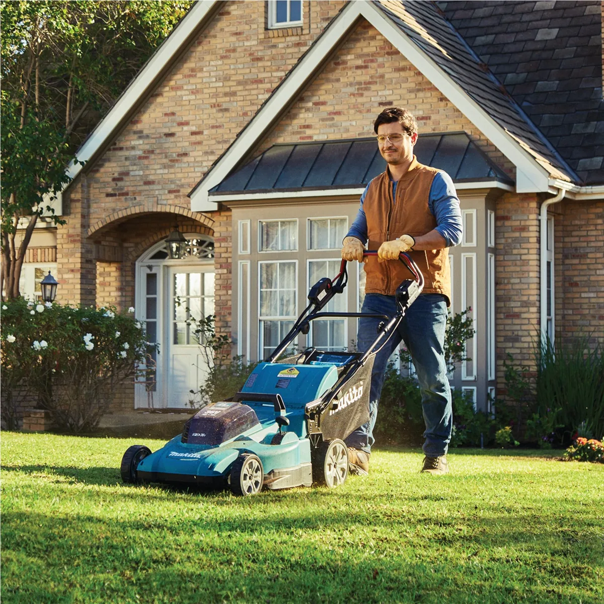 Cortador de grama a bateria Makita DLM539CT2 - Imagem 2