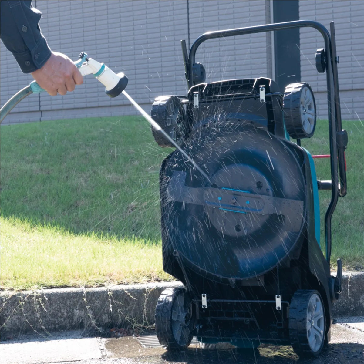 Cortador de Grama a Bateria Makita LM003GZ - Imagem 4